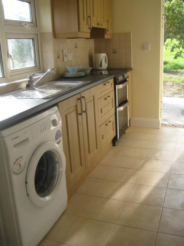 Irish kitchen, oven, hot plates, electric kettle, refrigerator, washing machine, silverware, cooking utensils, plates, cups, mugs, fully furnished Irish holiday home, furnished irish cottage for rent, Irish sunshine, vacation in waterford, visiting waterford, the gathering